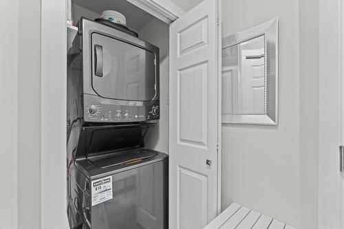 105-160 5 Avenue, Salmon Arm, BC - Indoor Photo Showing Laundry Room