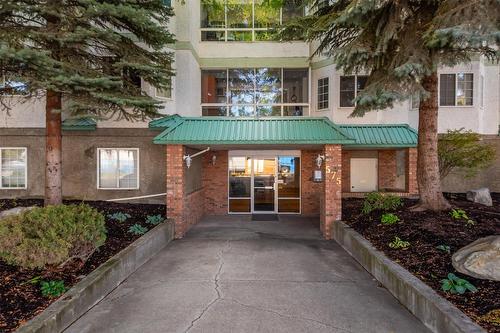 203-575 Doyle Avenue, Kelowna, BC - Outdoor