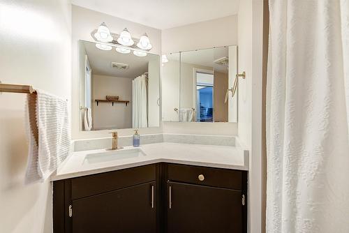 203-575 Doyle Avenue, Kelowna, BC - Indoor Photo Showing Bathroom