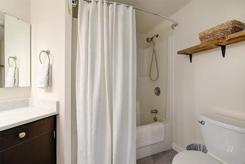 203-575 Doyle Avenue, Kelowna, BC - Indoor Photo Showing Bathroom