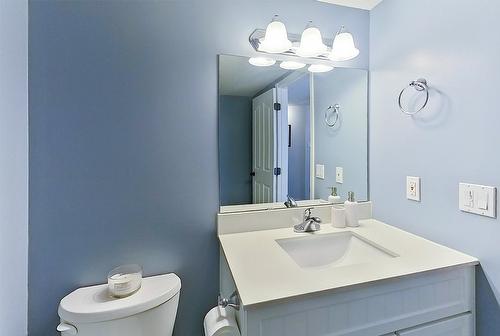 203-575 Doyle Avenue, Kelowna, BC - Indoor Photo Showing Bathroom