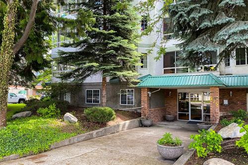 203-575 Doyle Avenue, Kelowna, BC - Outdoor