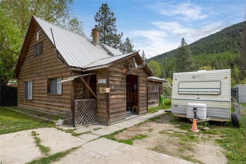 5836 33 Highway, Beaverdell, BC - Outdoor