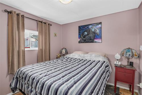 5836 33 Highway, Beaverdell, BC - Indoor Photo Showing Bedroom