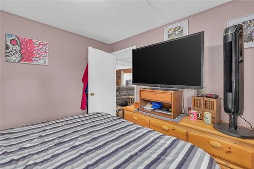 5836 33 Highway, Beaverdell, BC - Indoor Photo Showing Bedroom