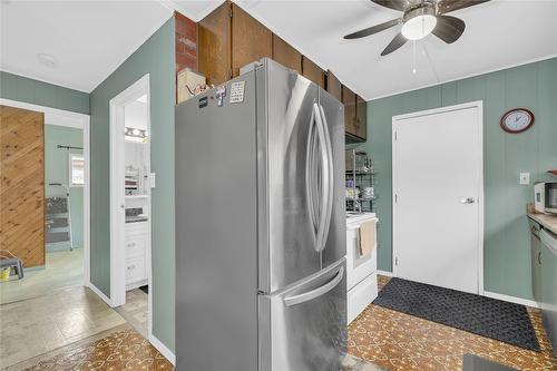 5836 33 Highway, Beaverdell, BC - Indoor Photo Showing Kitchen