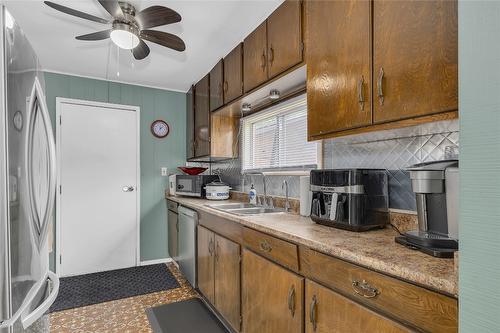 5836 33 Highway, Beaverdell, BC - Indoor Photo Showing Kitchen With Double Sink