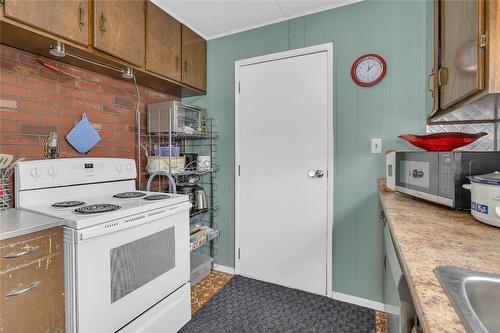 5836 33 Highway, Beaverdell, BC - Indoor Photo Showing Kitchen