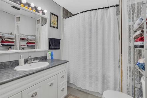 5836 33 Highway, Beaverdell, BC - Indoor Photo Showing Bathroom