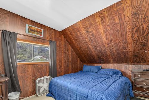 5836 33 Highway, Beaverdell, BC - Indoor Photo Showing Bedroom