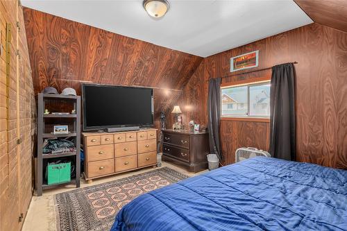 5836 33 Highway, Beaverdell, BC - Indoor Photo Showing Bedroom