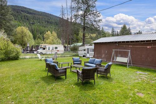 5836 33 Highway, Beaverdell, BC - Outdoor