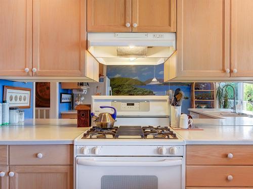 3645 Walnut Glen Drive, West Kelowna, BC - Indoor Photo Showing Kitchen