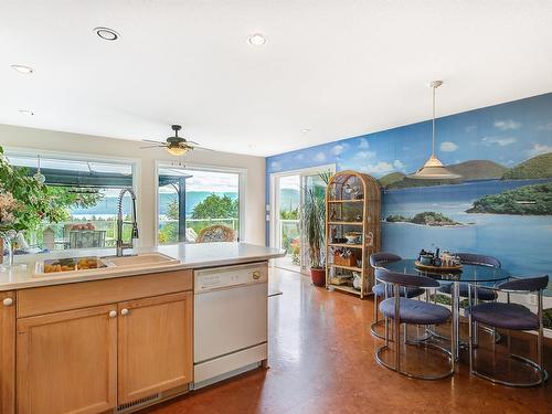 3645 Walnut Glen Drive, West Kelowna, BC - Indoor Photo Showing Kitchen