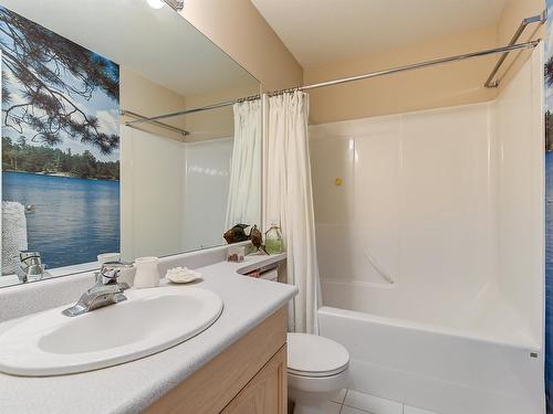 3645 Walnut Glen Drive, West Kelowna, BC - Indoor Photo Showing Bathroom