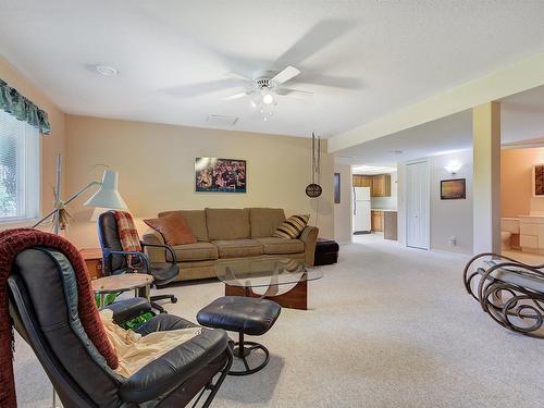 3645 Walnut Glen Drive, West Kelowna, BC - Indoor Photo Showing Living Room