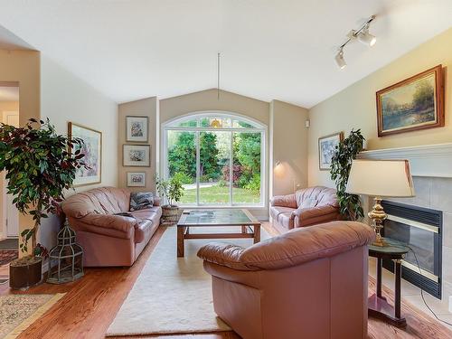 3645 Walnut Glen Drive, West Kelowna, BC - Indoor Photo Showing Living Room