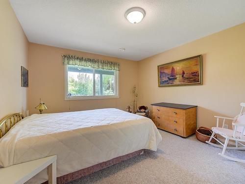 3645 Walnut Glen Drive, West Kelowna, BC - Indoor Photo Showing Bedroom