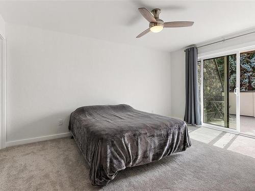 405-1120 Fairfield Rd, Victoria, BC - Indoor Photo Showing Bedroom