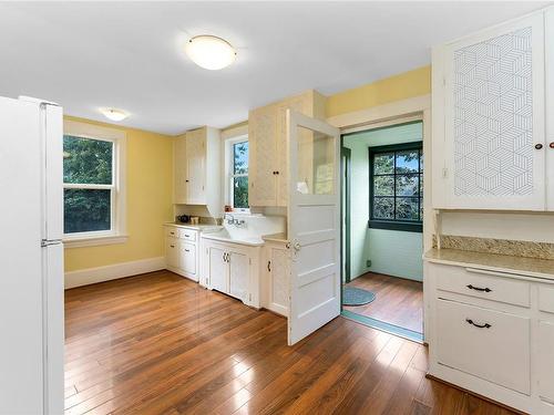 2808 Graham St, Victoria, BC - Indoor Photo Showing Bathroom