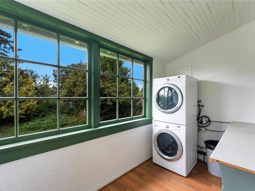 2808 Graham St, Victoria, BC - Indoor Photo Showing Laundry Room