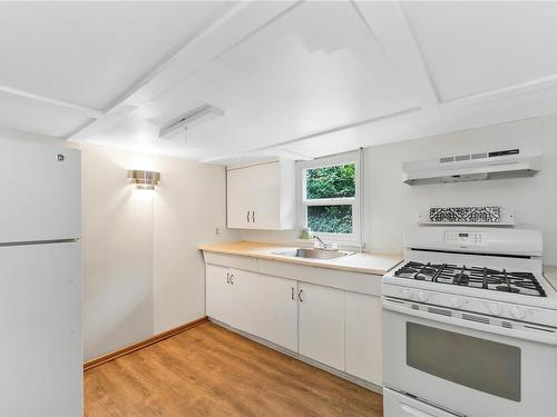 2808 Graham St, Victoria, BC - Indoor Photo Showing Kitchen