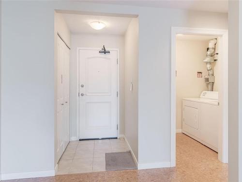 304-5660 Edgewater Lane, Nanaimo, BC - Indoor Photo Showing Laundry Room