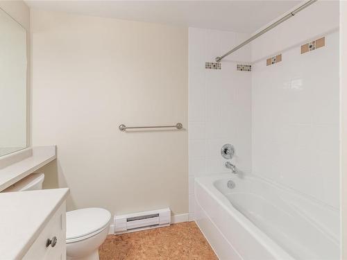 304-5660 Edgewater Lane, Nanaimo, BC - Indoor Photo Showing Bathroom