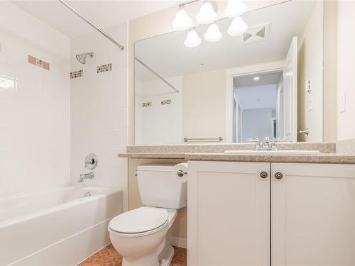 304-5660 Edgewater Lane, Nanaimo, BC - Indoor Photo Showing Bathroom