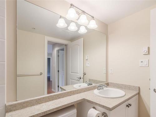 304-5660 Edgewater Lane, Nanaimo, BC - Indoor Photo Showing Bathroom