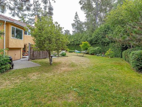 2345 Queenswood Dr, Saanich, BC 