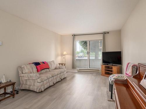 109-3185 Barons Rd, Nanaimo, BC - Indoor Photo Showing Living Room