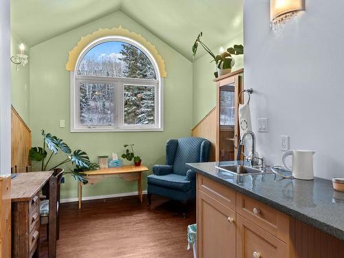 10325 Finlay Road, Kamloops, BC - Indoor Photo Showing Kitchen