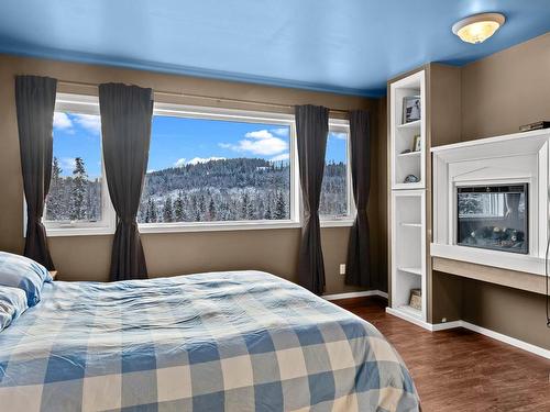 10325 Finlay Road, Kamloops, BC - Indoor Photo Showing Bedroom