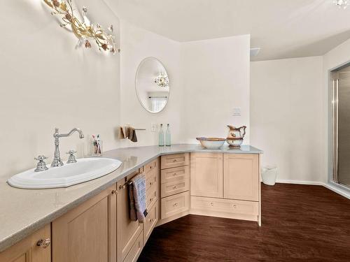 10325 Finlay Road, Kamloops, BC - Indoor Photo Showing Bathroom