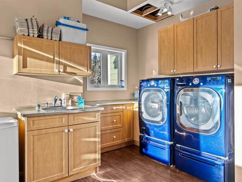 10325 Finlay Road, Kamloops, BC - Indoor Photo Showing Laundry Room