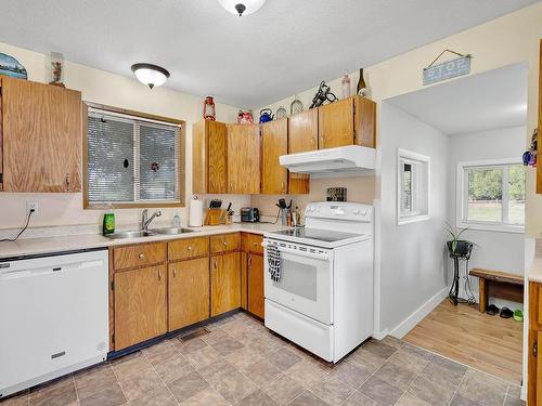 3089 Light Brown Road, Clearwater, BC - Indoor Photo Showing Kitchen With Double Sink