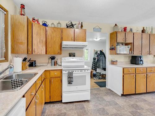 3089 Light Brown Road, Clearwater, BC - Indoor Photo Showing Kitchen With Double Sink