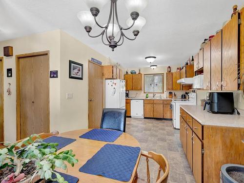 3089 Light Brown Road, Clearwater, BC - Indoor Photo Showing Kitchen