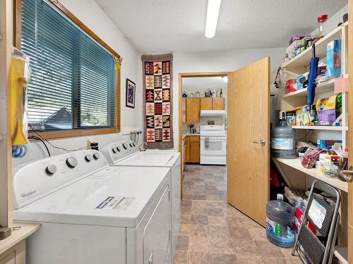 3089 Light Brown Road, Clearwater, BC - Indoor Photo Showing Laundry Room