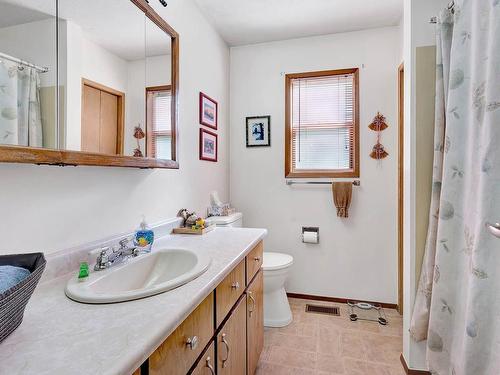 3089 Light Brown Road, Clearwater, BC - Indoor Photo Showing Bathroom