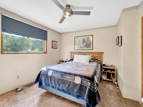 3089 Light Brown Road, Clearwater, BC - Indoor Photo Showing Bedroom