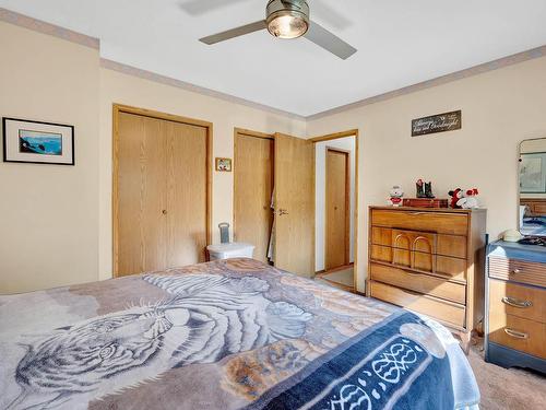 3089 Light Brown Road, Clearwater, BC - Indoor Photo Showing Bedroom