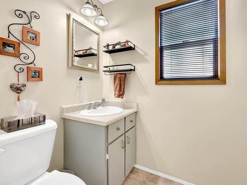 3089 Light Brown Road, Clearwater, BC - Indoor Photo Showing Bathroom