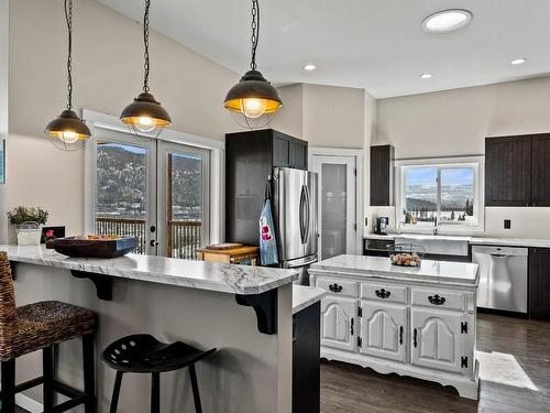 8075 Westsyde Rd, Kamloops, BC - Indoor Photo Showing Kitchen With Upgraded Kitchen