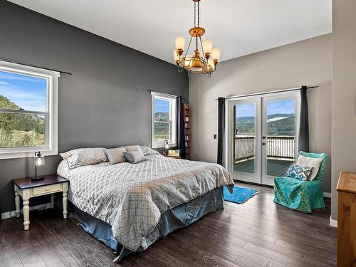 8075 Westsyde Rd, Kamloops, BC - Indoor Photo Showing Bedroom