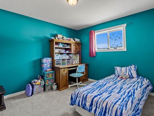 8075 Westsyde Rd, Kamloops, BC - Indoor Photo Showing Bedroom