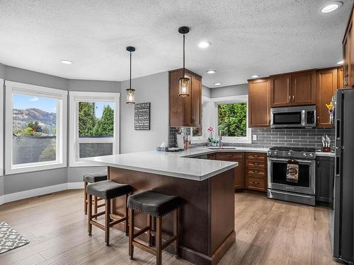 3568 Navatanee Drive, Kamloops, BC - Indoor Photo Showing Kitchen With Upgraded Kitchen