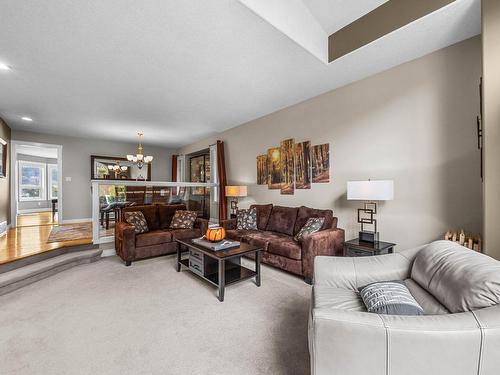 3568 Navatanee Drive, Kamloops, BC - Indoor Photo Showing Living Room