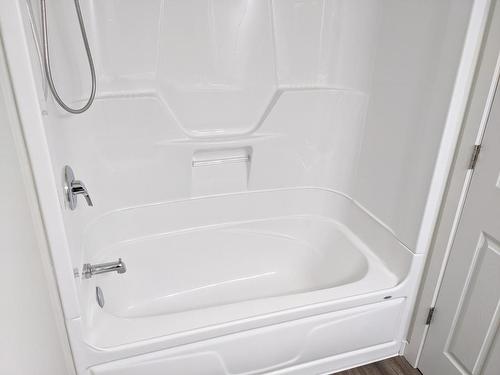 226 Monashee Place, Kamloops, BC - Indoor Photo Showing Bathroom